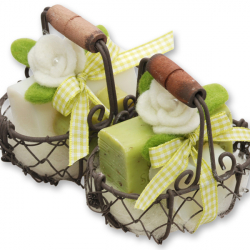 Drahtkorb gefüllt mit Schafmilchseife