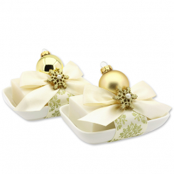 Schafmilchseife eckig 150g auf Seifenschale dekoriert mit Weihnachtskugel, sortiert 