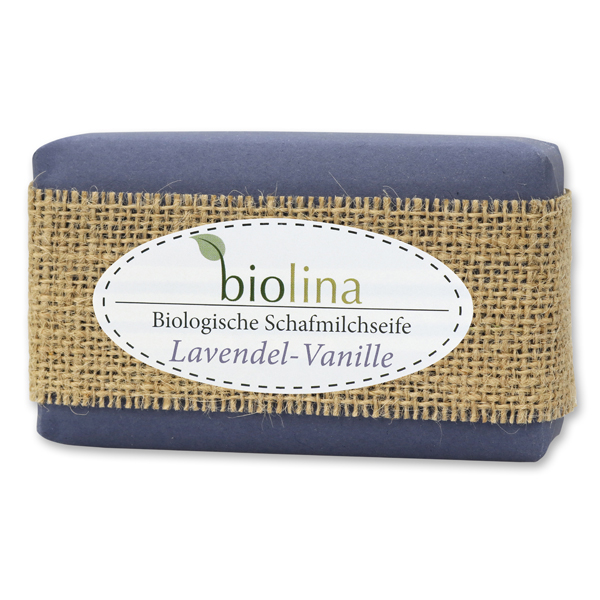 Biolina Schafmilchseife 200g verpackt mit blauem Papier und Juteband, Lavendel Vanille 