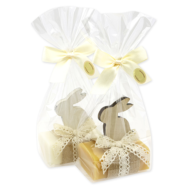 Schafmilchseife eckig 100g dekoriert mit Hase in Cello, Classic/Zirbe 
