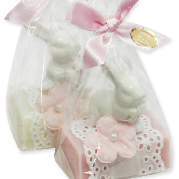 Schafmilchseife eckig 100g dekoriert mit Hase in Cello, Classic/Magnolie 