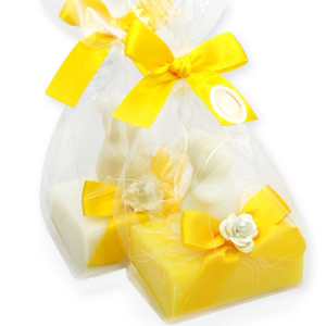 Schafmilchseife eckig 100g dekoriert mit Seife Hase Langohr 23g in Cello, Classic/Frangipani 