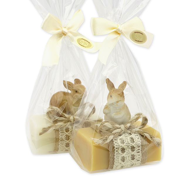Schafmilchseife eckig 100g dekoriert mit Hase in Cello, Classic/Zirbe 