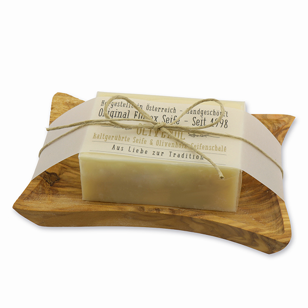 Kaltgerührte Seife eckig 100g verpackt auf Olivenholz-Seifenschale "Aus Liebe zur Tradition", Olivenöl 
