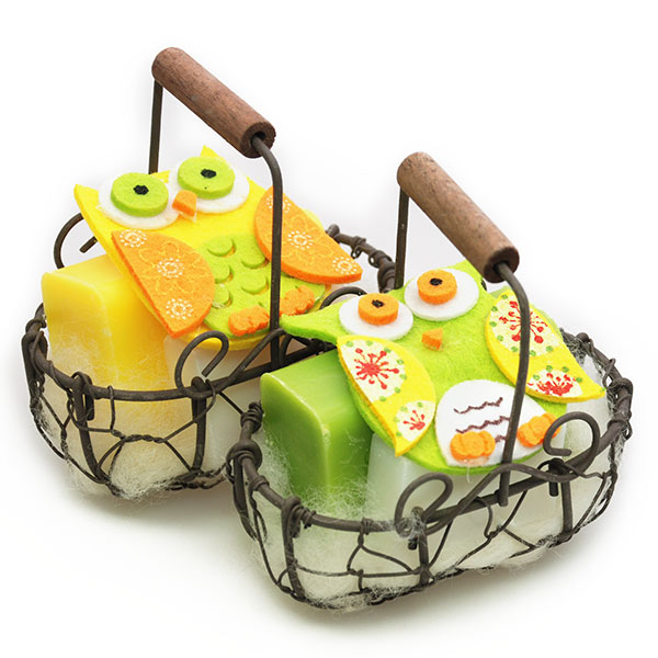 Wire basket filled with sheep milk soap 100g  and flower mini 20g Classic, decorated with an owl, Pear/frangipani 