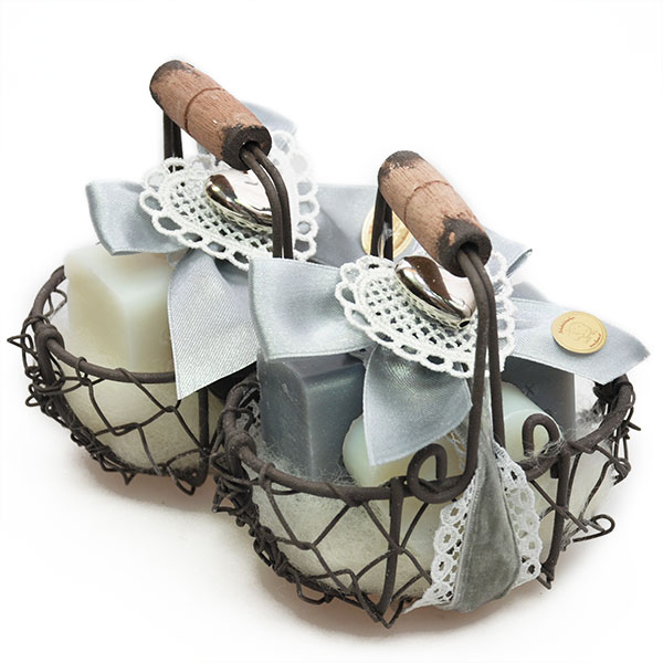 Wire basket filled with sheep milk soap 100g and heart 23g, decorated wit a heart, sorted 