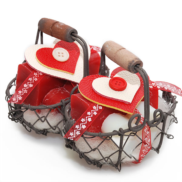 Wire basket filled with sheep milk soap square 100g and heart 23g, decorated with a heart, sorted 