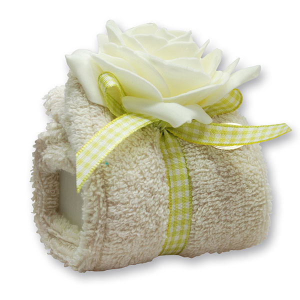 Schafmilchseife eckig 100g mit Waschlappen, dekoriert mit Rose, Gardenie 
