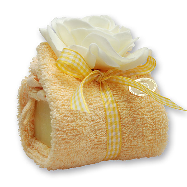 Schafmilchseife eckig 100g mit Waschlappen, dekoriert mit Rose, Kamille 