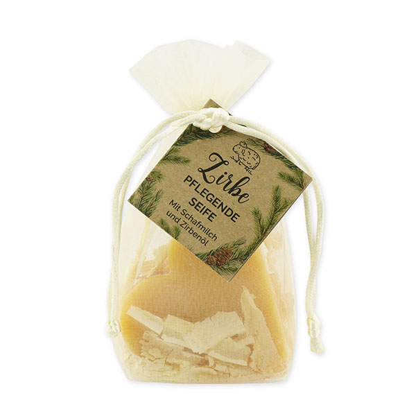Schafmilchseife Herz groß 85g mit Zirbenspäne im Organzasackerl "Wohlfühlzeit", Zirbe 
