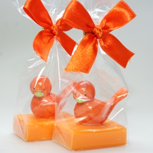 Sheep milk guest soap 25g, decorated with a bird in a cellophane, Orange 