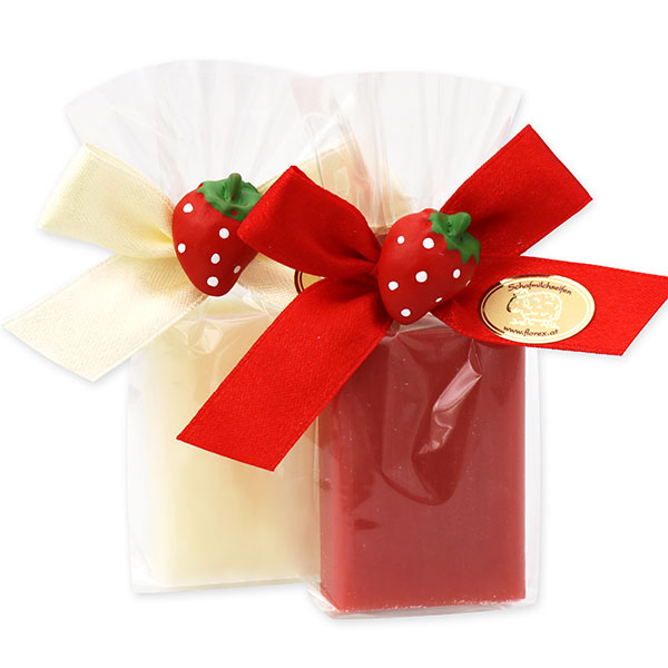 Sheep milk guest soap 25g decorated with a strawberry in a cellophane, Classic/pomegranate 