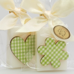 Sheep milk guest soap 25g decorated with a heart/flower in a cellophane, Classic 