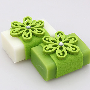 Sheep milk soap 100g, decorated with white felt flower,  Classic/pear 