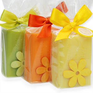 Schafmilchseife eckig 100g, dekoriert mit Blume in Cello, sortiert 