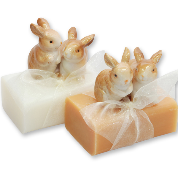 Schafmilchseife eckig 100g dekoriert mit Hasenpaar, Classic/Quitte 