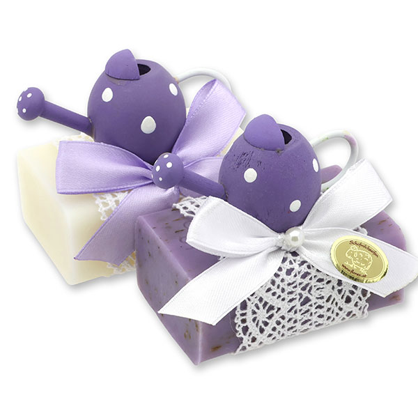 Schafmilchseife eckig 100g dekoriert mit Gießkanne, Classic/Lavendel 