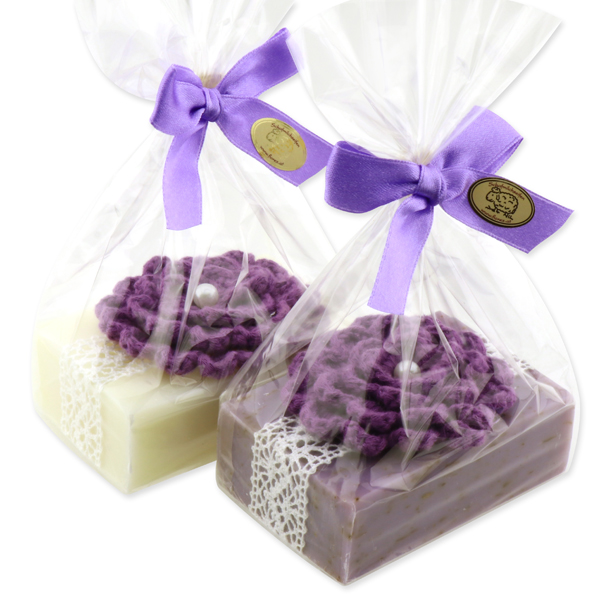 Schafmilchseife eckig 150g, dekoriert mit Häkelblume in Cello, Classic/Lavendel 