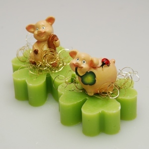 Sheep milk cloverleaf soap 25g decorated with a pig, Pear 