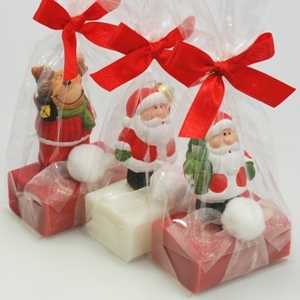 Schafmilchseife eckig 100g dekoriert mit Weihnachtsfigur in Cello, Classic/Granatapfel 