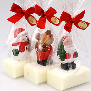 Schafmilchseife eckig 100g dekoriert mit Weihnachtsfigur in Cello, Classic 