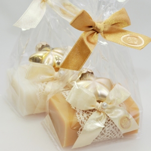 Schafmilchseife eckig 100g dekoriert mit Glasstern gold in Cello, Classic/Quitte 