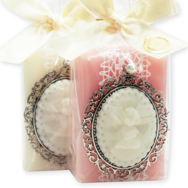 Sheep milk soap 100g decorated with a medaillon 7,5g in a cellophane, Classic/magnolia 