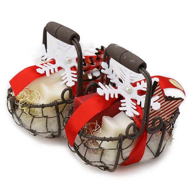 Wire basket filled with a sheep milk soap 100g and a star 20g decorated with a snowflake, Classic/pomegranate 