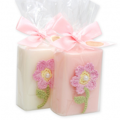 Schafmilchseife eckig 100g, dekoriert mit Häkelblume in Cello, Classic/Pfingstrose 