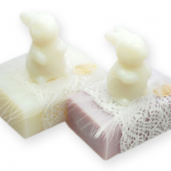 Schafmilchseife eckig 100g dekoriert mit Seife Hase Langohr 23g, Classic/Flieder 