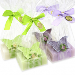 Schafmilchseife eckig 100g, dekoriert mit Schmetterling in Cello, sortiert 