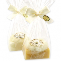 Schafmilchseife eckig 100g dekoriert mit  Puschel in Cello, Classic/Zirbe 