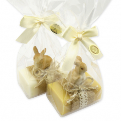 Schafmilchseife eckig 100g dekoriert mit Hase in Cello, Classic/Zirbe 