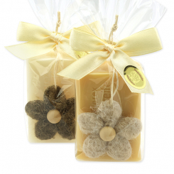 Schafmilchseife eckig 100g dekoriert mit Blume in Cello, Classic/Zirbe 