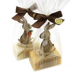Schafmilchseife eckig 100g dekoriert mit Hase in Cello, Classic/Zirbe 