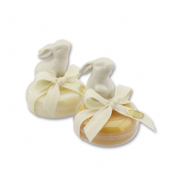 Schafmilchseife rund 100g in der Dose dekoriert mit Hase, Classic/Zirbe 