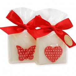 Schafmilchseife Quadrat 35g dekoriert mit Herz/Schmetterling in Cello, Classic 