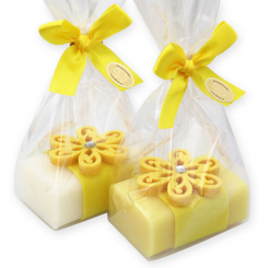 Schafmilchseife eckig 100g, dekoriert mit Filzblume und Filzband in Cello, Classic/Kamille 