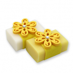 Schafmilchseife eckig 100g, dekoriert mit Filzblume und Filzband, Classic/Kamille 