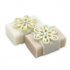 Schafmilchseife eckig 100g, dekoriert mit Filzblume und Filzband, Classic/Mandelöl 