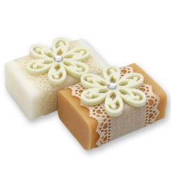 Schafmilchseife eckig 100g, dekoriert mit Filzblume, Classic/Quitte 