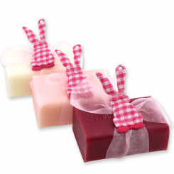 Schafmilchseife eckig 100g dekoriert mit Stoffhase, sortiert 