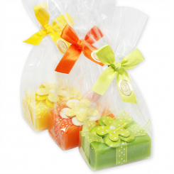Schafmilchseife eckig 100g, dekoriert mit Blume in Cello, sortiert 