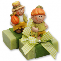 Schafmilchseife eckig 100g, dekoriert mit Kürbisfigur, Eisenkraut 