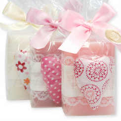 Schafmilchseife eckig 100g, dekoriert mit Stoffherz in Cello, Classic/Pfingstrose 