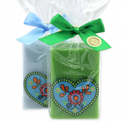 Schafmilchseife eckig 150g, dekoriert mit Herz in Cello, Apfel/Vergissmeinnicht 