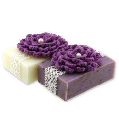 Schafmilchseife eckig 150g, dekoriert mit Häkelblume, Classic/Lavendel 