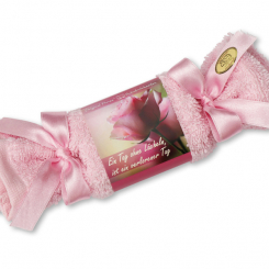 Sheep milk soap 100g in a washcloth "Ein Tag ohne Lächeln, ist ein verlorener Tag", Peony 