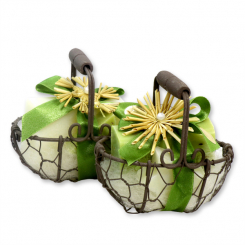 Drahtkorb gefüllt mit Schafmilchseife eckig 100g und Seife Stern midi 20g dekoriert mit Strohstern, Classic/Eisenkraut 