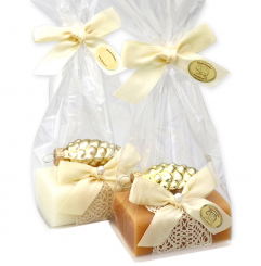 Schafmilchseife eckig 100g dekoriert mit Zapfen in Cello, Classic/Quitte 